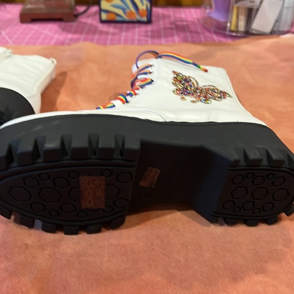 New White Rave Boots - Picture 8 of 14